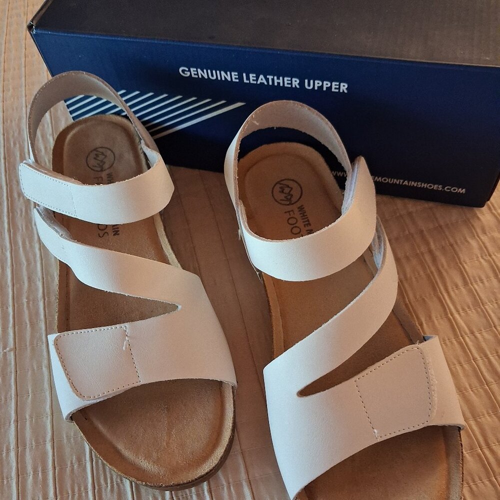 Women's White leather casual sandals by Stone Mountain in size 8